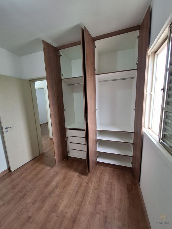 Armário da suíte do apartamento no Portal das Amoreiras