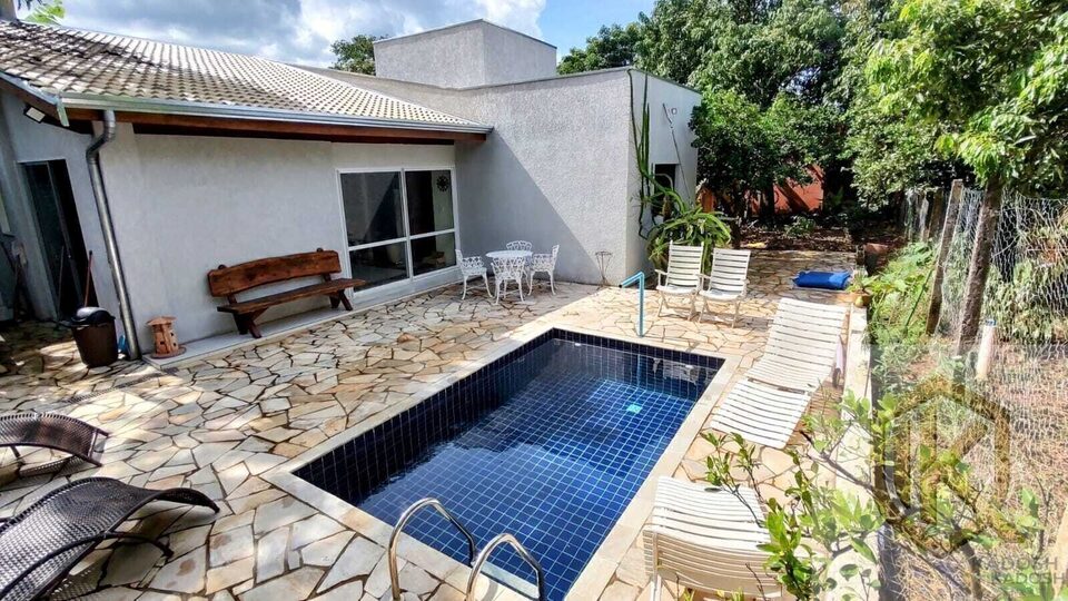 Chácara no Recanto dos Dourados com piscina, 2 suítes e 1.000 m²