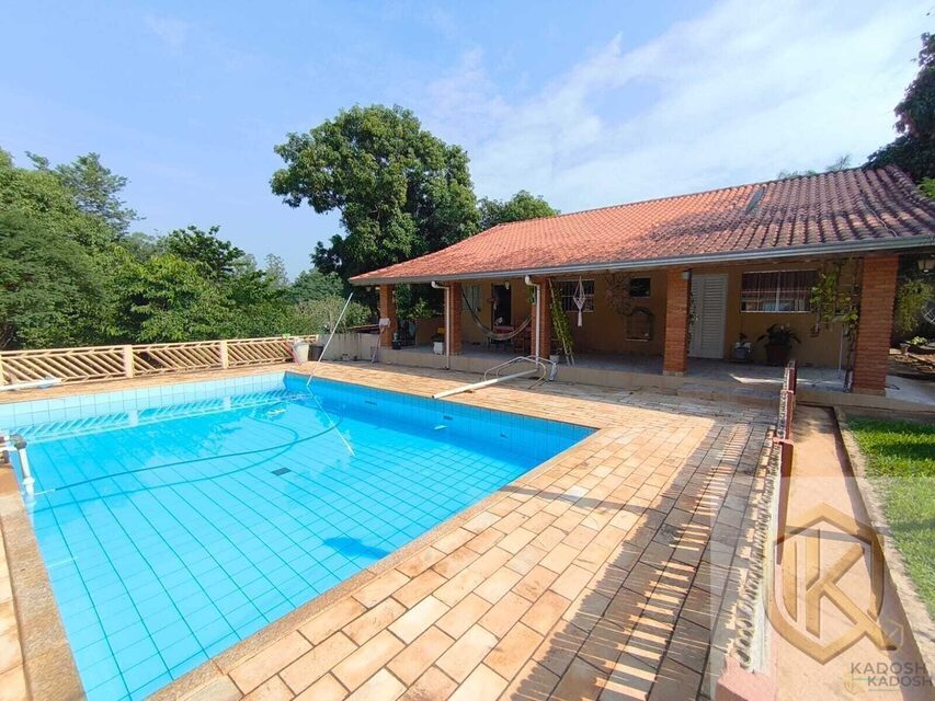 Chácara com piscina no Recanto dos Dourados, 1.055m², aceita permuta e parcelamento direto