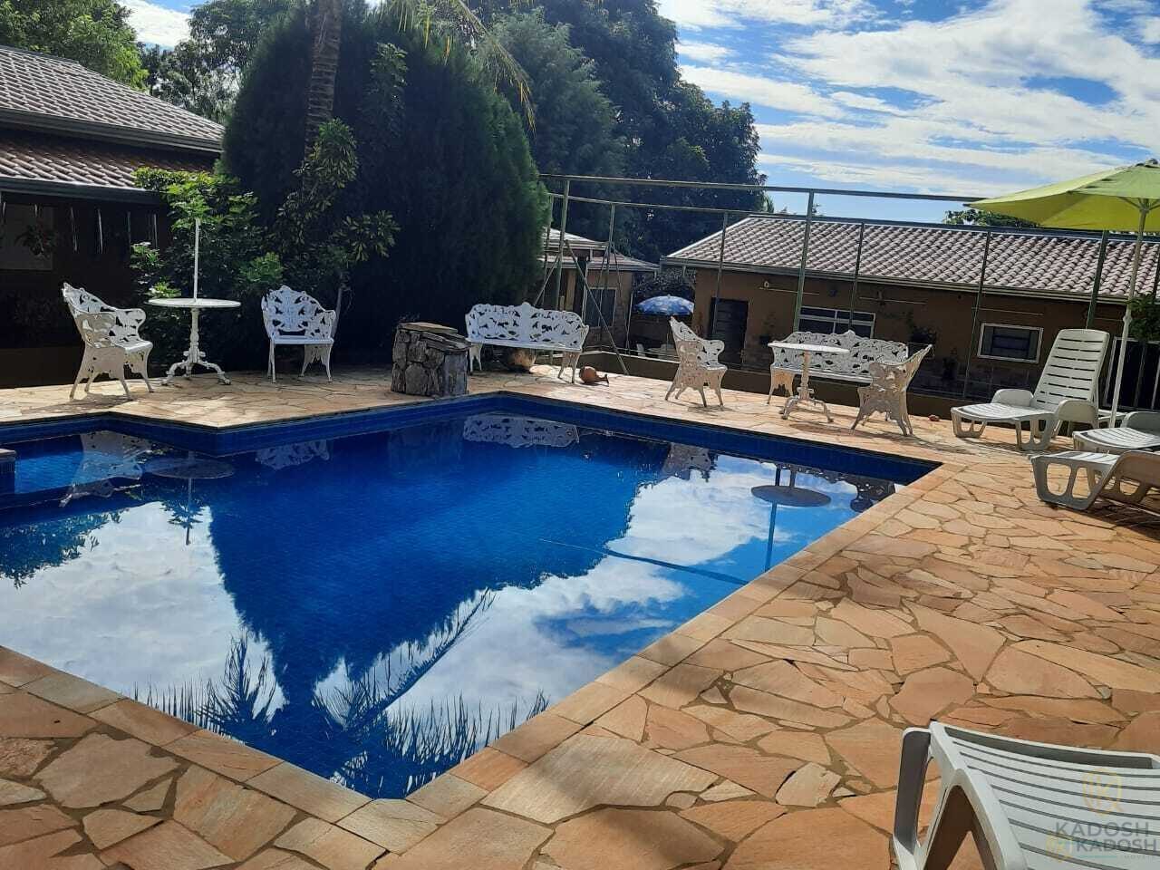 Chácara com piscina e duas casas no Recanto dos Dourados
