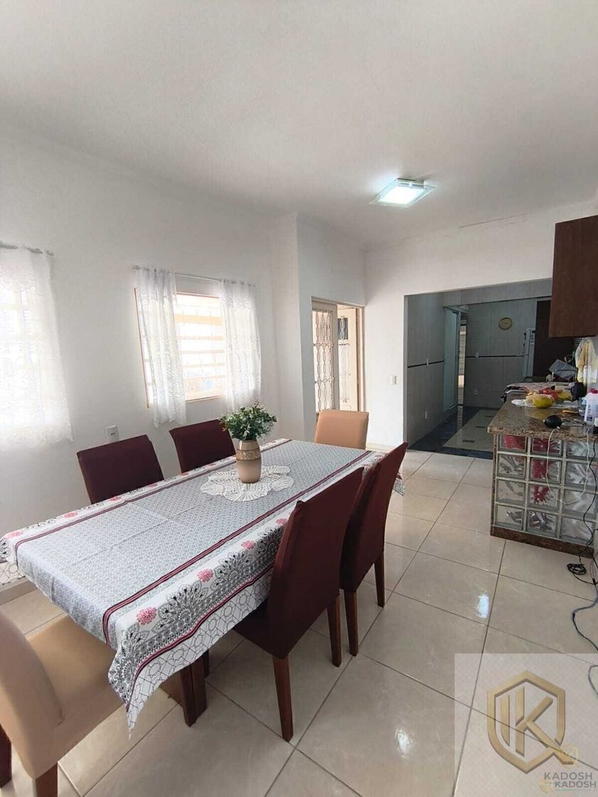 Casa próxima ao Parque Prado com suíte, escritório e terreno amplo