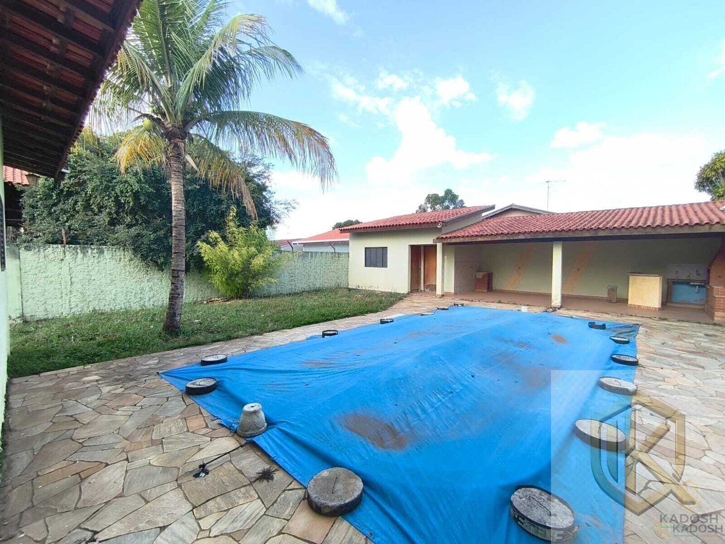 Casa com piscina, edícula e amplo terreno para viver com mais liberdade