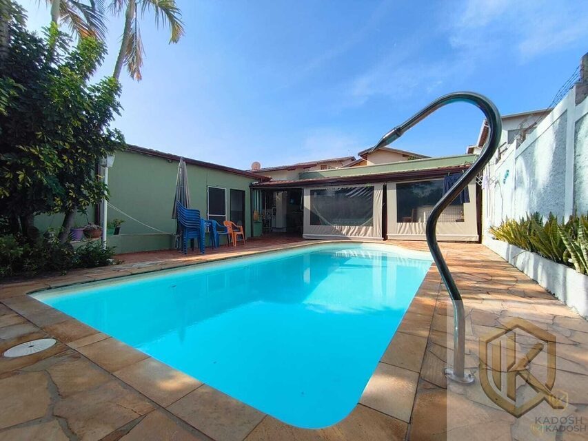 Imóvel financiável com 3 quartos, piscina e edícula no Santa Genebra