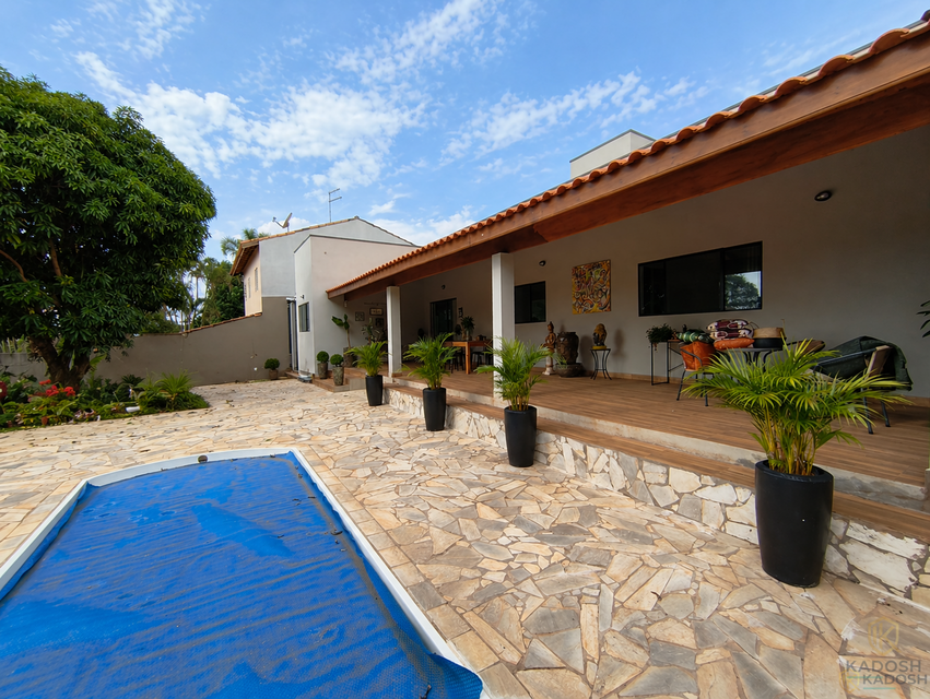 Chácara de 1.000 m² com 2 casas, piscina e ampla área verde