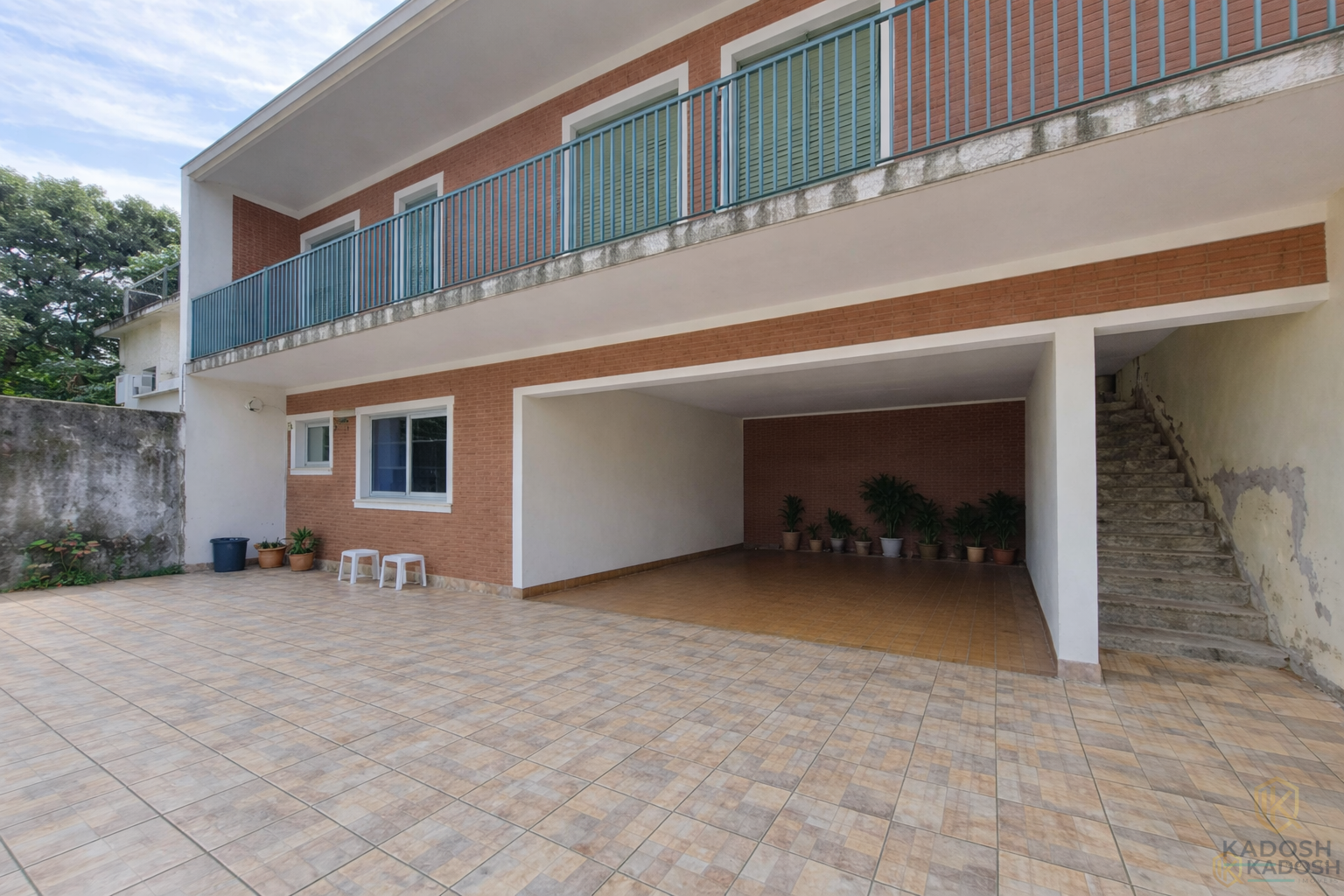 Casa no Parque dos Jacarandás com 5 quartos, suíte e 5 vagas de garagem