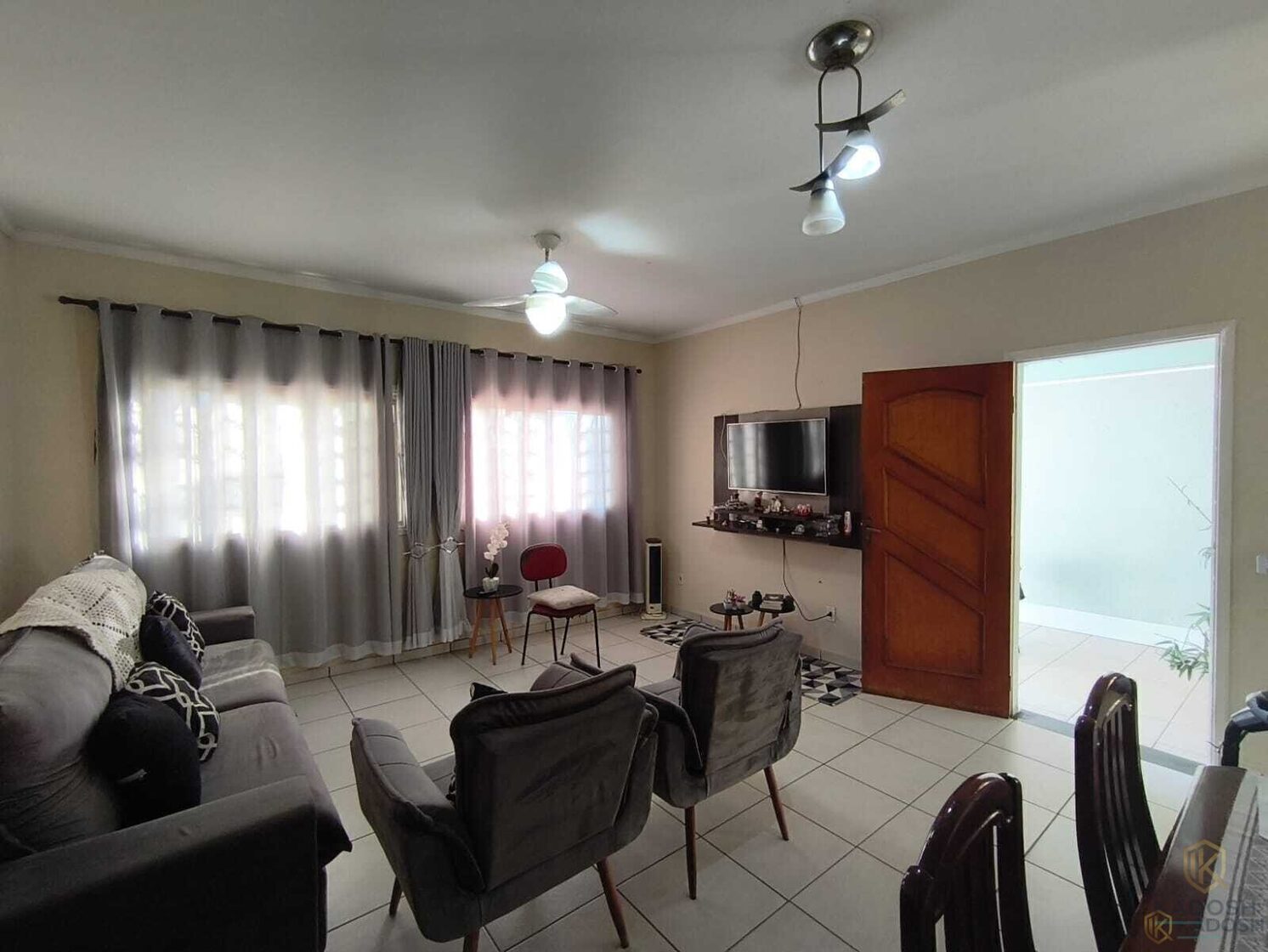 Casa no Jardim Myriam com 4 quartos, suíte e 4 vagas