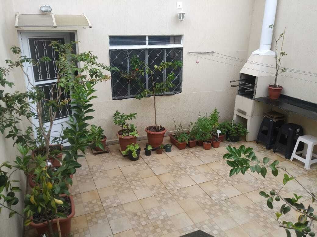 Ótima casa com edícula na Vila Industrial