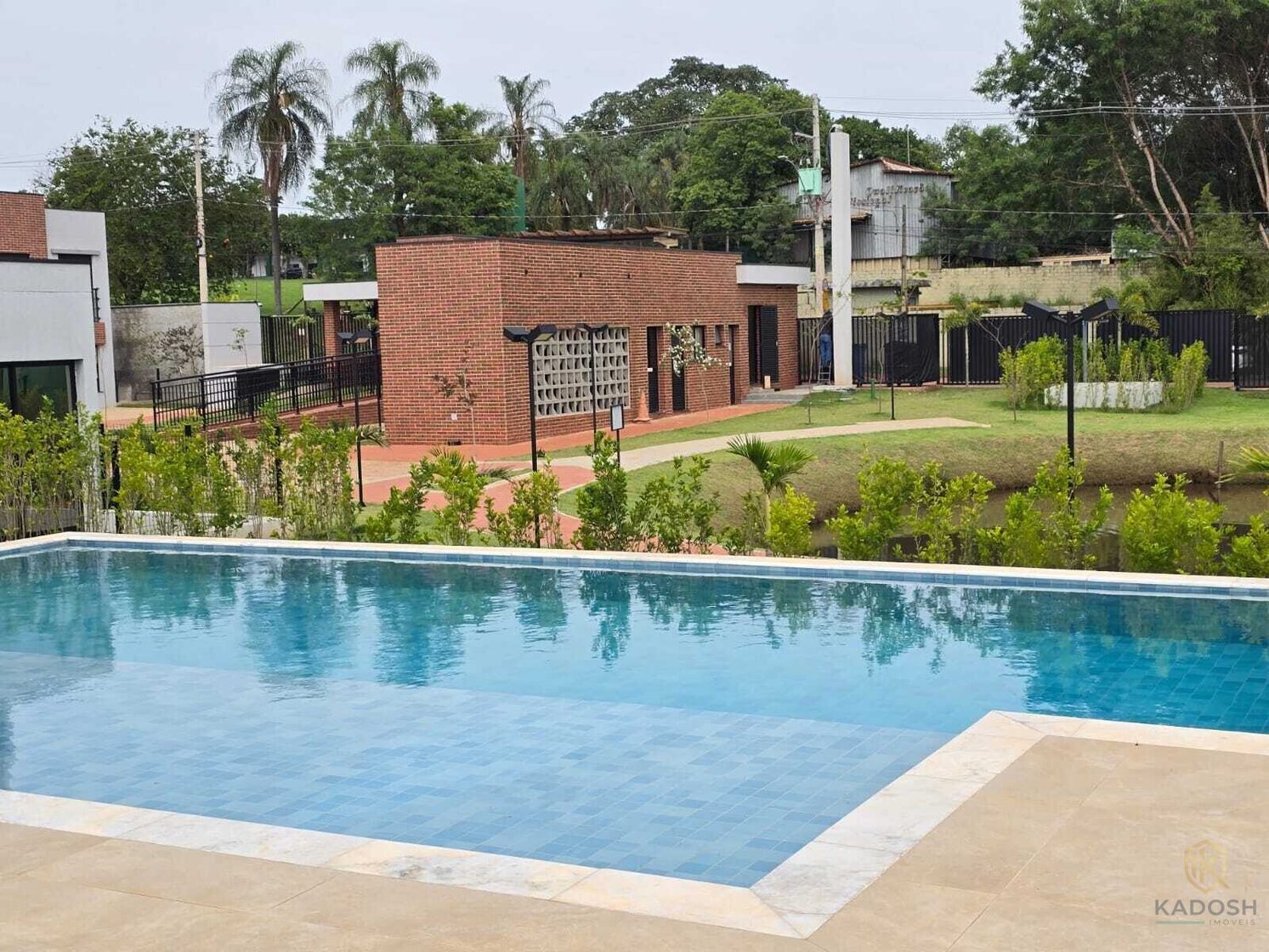 Casa nova em condomínio fechado com 3 quartos, suíte e lazer completo em Paulínia