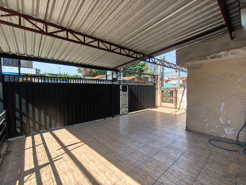 Casa com duas construções e ambientes independentes no Jardim Novo Campos Elíseos